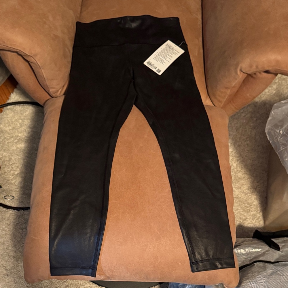 lululemon athletica Under Train HR Tight 25" Matte Foil Black Leggings - NWT - Picture 2 of 4